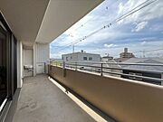 洗濯物もよく乾くゆとりのバルコニー。ガーデニングやお掃除、アウトドア用品の洗浄にも便利なスロップシンクを設置！