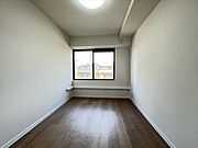 4.8帖：コンパクトなお部屋は、書斎や趣味部屋など多用途に活躍します。