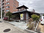 おかげ庵 本店・甘味以外にも各種ドリンク、お食事など幅広いメニューをご用意。出汁が自慢の麺類をはじめ、お雑煮や鉄板ナポリタンで心も体も温まります。　「営業時間」7時〜23時　コメダ珈琲店本店と共用…