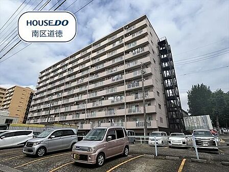 12階建て3階部分のお部屋にあたります。名鉄常滑線「豊田本町」駅まで徒歩約11分、名古屋市営バス「明治小学校西」停まで徒歩約3分に立地です。