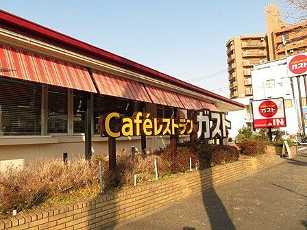 【ガスト 内田橋店】名鉄常滑線「豊田本町駅」より徒歩約4分。全面禁煙。おむつ替え台有。ネットで注文、お店で受取可能！デリバリーも行っています。 610m
