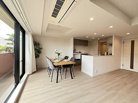 開放感と落ち着きを兼ね備えた、上質な住まいをご体感ください。