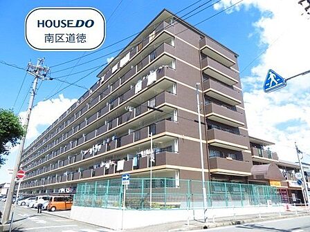 7階建て1階部分のお部屋にあたります。名鉄常滑線/大江駅まで徒歩約8分、JR東海道本線/笠寺駅まで徒歩約15分と交通アクセスに便利な立地です。