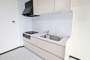 キッチンはリフォーム済です。システムキッチンが新調されたため、気持ちよく使っていただけます。