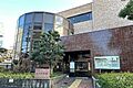 氷川図書館の外...