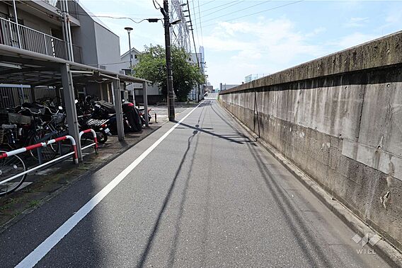 敷地北東側の前...