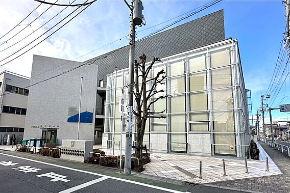 志村図書館の外...