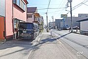 物件の西側前面道路（北側から）［2026年3月11日撮影］