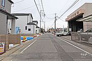 物件の北側前面道路（東側から）［2026年3月2日撮影］