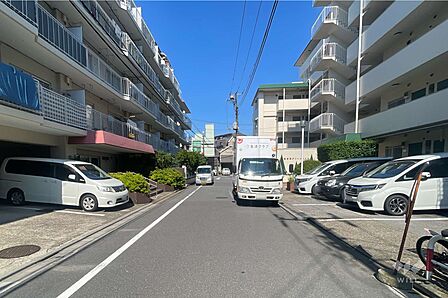 敷地北側の前面道路