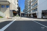 敷地西側の前面道路