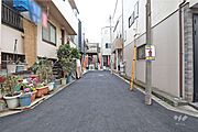 物件の南側前面道路（西側から）［2026年2月17日撮影］