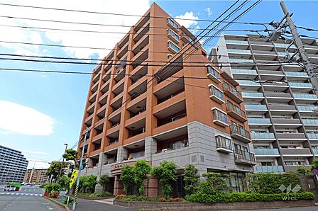 グランシティ東京イースト2の外観。2001年3月築、新耐震基準の建物です。重厚感のある外観です。メトロ有楽町線新駅「枝川」駅から徒歩2分予定です。