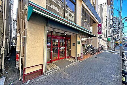 まいばすけっと(新板橋駅南店)の外観