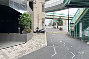 敷地の西側前面道路（北側から）