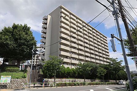 赤羽台四丁目住宅の外観(西側から)
