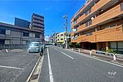 敷地の西側前面道路（南側から）