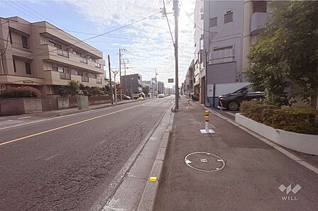 敷地東側の前面道路(北側から)