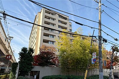 外観:2012年築の築浅マンション。共用設備も室内設備も充実しております。オアシスガーデン、ガーデンカフェ、ゲストルームなど。 外観:2012年築の築浅マンション。共用設備も室内設備も充実しております。オアシスガーデン、ガーデンカフェ、ゲストルームなど。