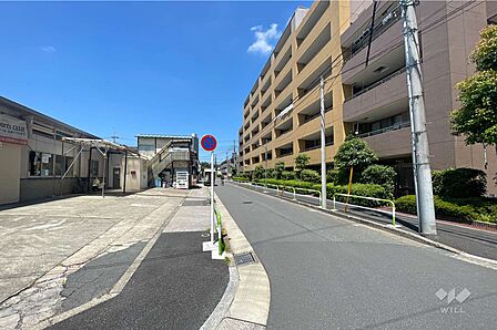 敷地南側の前面道路