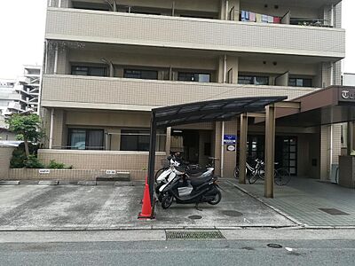 外観：駐車場は現在満車です。