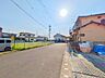 外観：前面道路含む現地写真