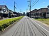 外観：広々前面道路
