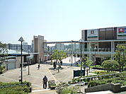 JR横須賀線、湘南新宿ラインが利用できます。横浜駅へ約9分、品川駅へ約32分、渋谷駅へ約39分。