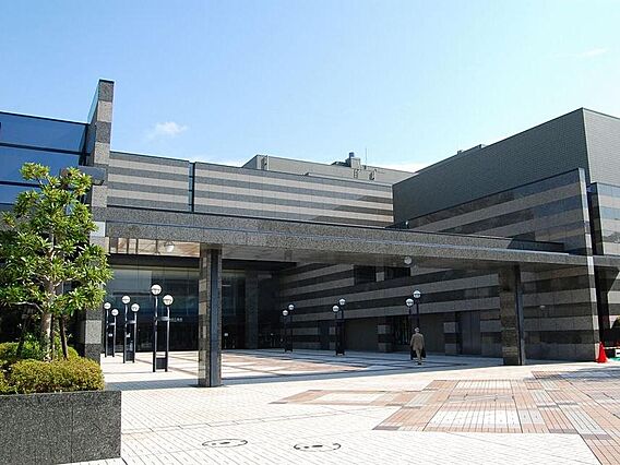 大船駅前の雑踏...