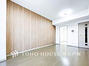 「Living room」家族みんなが爽やかに健やかに過ごせるように、溢れる光をたっぷり取り込んだリビングダイニング。集いの場、憩いの場としての快適性を求めたやすらぎの空間です。