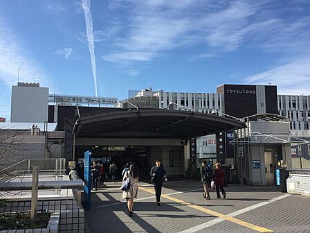 JR東海道線 戸塚駅(1500m)JR東海道線・横須賀線・湘南新宿ライン、横浜市営地下鉄ブルーライン4路線乗り入れのビッグターミナル。