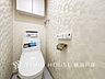 トイレ：【Toilet】清潔感のあるトイレ空間。毎日快適に使えるよう配慮された仕様で、落ち着いて利用できる空間です。