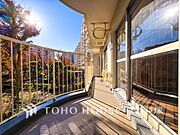 【Balcony】暮らしの中で光と風を演出してくれるバルコニー、見事なまでの開放的な空間を演出しながら、プライベート性も確保された空間は我が家の自慢です。