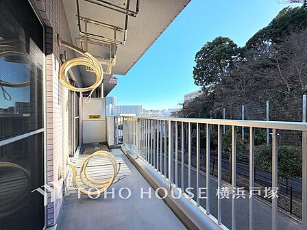 【Balcony】めまぐるしく過ぎ行く日々の中でゆったりとした休息と癒しを提供してくれる居住者のプライベート空間。