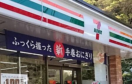 アクティブな移動の合間に安らぎを届ける、街のスタイリッシュな中継地点。淹れたてのコーヒーと共に、最新のサービスが凝縮された空間が、ドライバーや地域の人々の歩みを軽やかにサポートします。