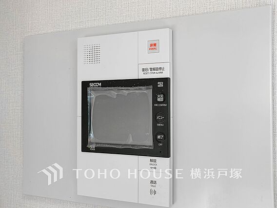 訪問者を玄関ま...