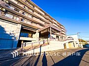 【Entrance】心地よさと品格が出会うエントランス。訪れるたびに特別な時間が始まる、洗練された迎えの空間。