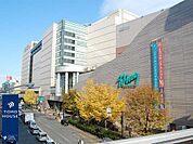 京急本線上大岡駅(850m)京急線「快特」停車駅。快特で横浜へ1駅約9分・品川へ4駅約37分。羽田空港へも快適アクセス。