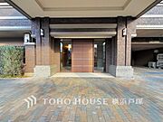 【Entrance】帰り着くたびに洗練されたテイストの空間に迎えられ誇りと喜びを感じる玄関まわりです。