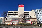 2022年7月オープン！磯子区役所隣の立地。『美味しさ』『選ぶ楽しさ』『提案』で豊かな食生活を提案するスーパーです。クリエイト磯子駅前店、Seria併設。