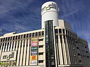 ファッションからグルメまで楽しめる商業施設。カフェ・レストランは夜23時まで営業しているのでお仕事帰りにも利用できます。