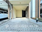 【Car space】快適な駐車スペース。スムーズな利用を実現、毎日の移動をサポートします。