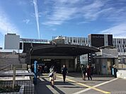 JR東海道線・横須賀線・湘南新宿ライン、横浜市営地下鉄ブルーライン4路線乗り入れのビッグターミナル。