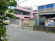 生命尊重の仏教保育を基本理念として情操を高め、やさしく、感情豊かな人格を目指します。3歳児、4歳時は複数担任制です。