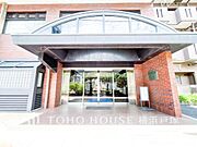 【Entrance】上質感漂うエントランス。めまぐるしく過ぎ行く日々の中でゆったりとした休息と癒しを提供してくれる居住者のプライベート空間があります。