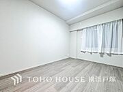 【Room】1日の疲れを癒し、心地よく寛げるようゆったりとした広さを確保しています。プライベートタイムをより優雅に穏やかに…。落ち着いた雰囲気を紡ぎます。