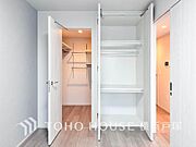 【Storage】暮らし心地を大きく左右する収納を、適材適所に配置し使い勝手を考慮しました。空間を余すところなく有効利用した収納は生活空間をより上質なものにしてくれるでしょう。