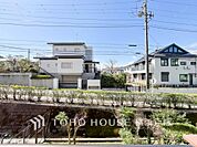 「View」開放感があり、遮るものもなく気持ちのいい景色が広がります。お部屋にも爽やかな風と暖かく柔らかな日差しが差し込み、毎日の暮らしを豊かに彩ります。