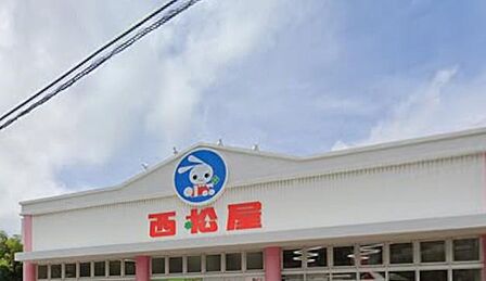 小さな主役たちの毎日を輝かせる、優しさ溢れるセレクトショップ。成長に寄り添う機能的なアイテムがスマートに揃い、パパとママの日常を温かくバックアップしてくれる、育児の心強いパートナーです。