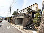 【Appearance】その邸が魅せる、気品・上質・重厚感・細やかさ、そのすべては訪れた者に安らぎと品性を与える特別な空間です。ここに住むからこそ意味がある。すべての（始まり）をここから迎えます